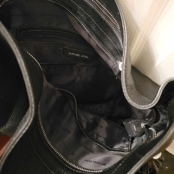 Michael Kors Brooklyn Large Shoulder Bag - Picture 2 of 9